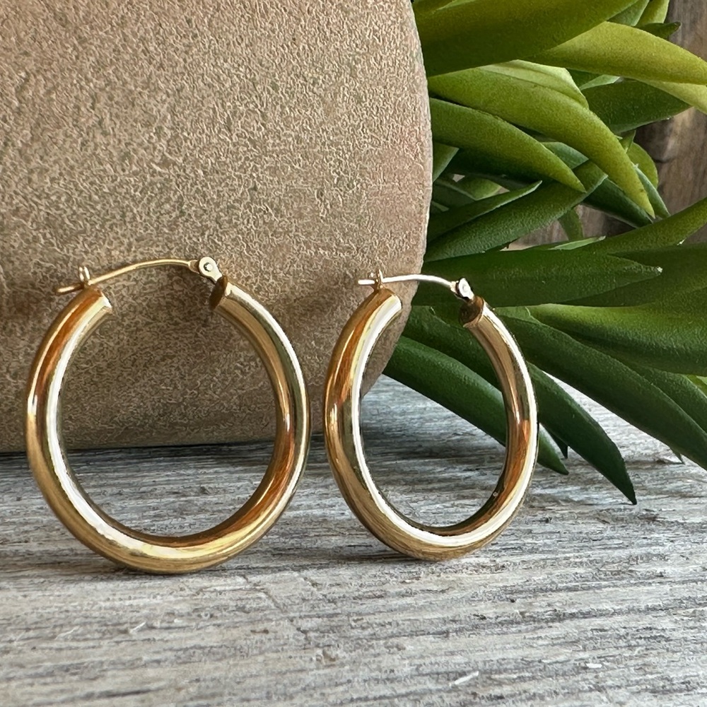 Elegant Gold Hoop Earrings